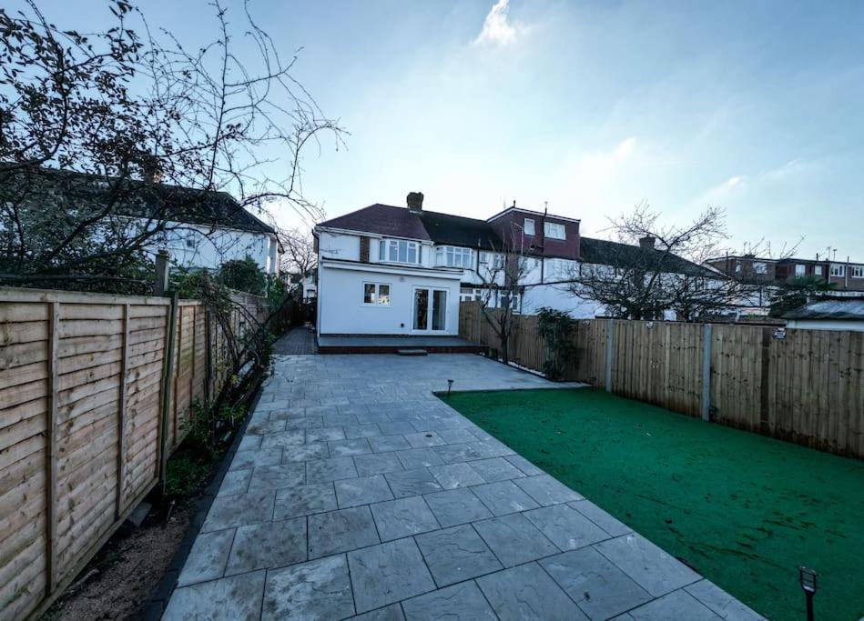 Homely & Peaceful Living Space Morden  Εξωτερικό φωτογραφία